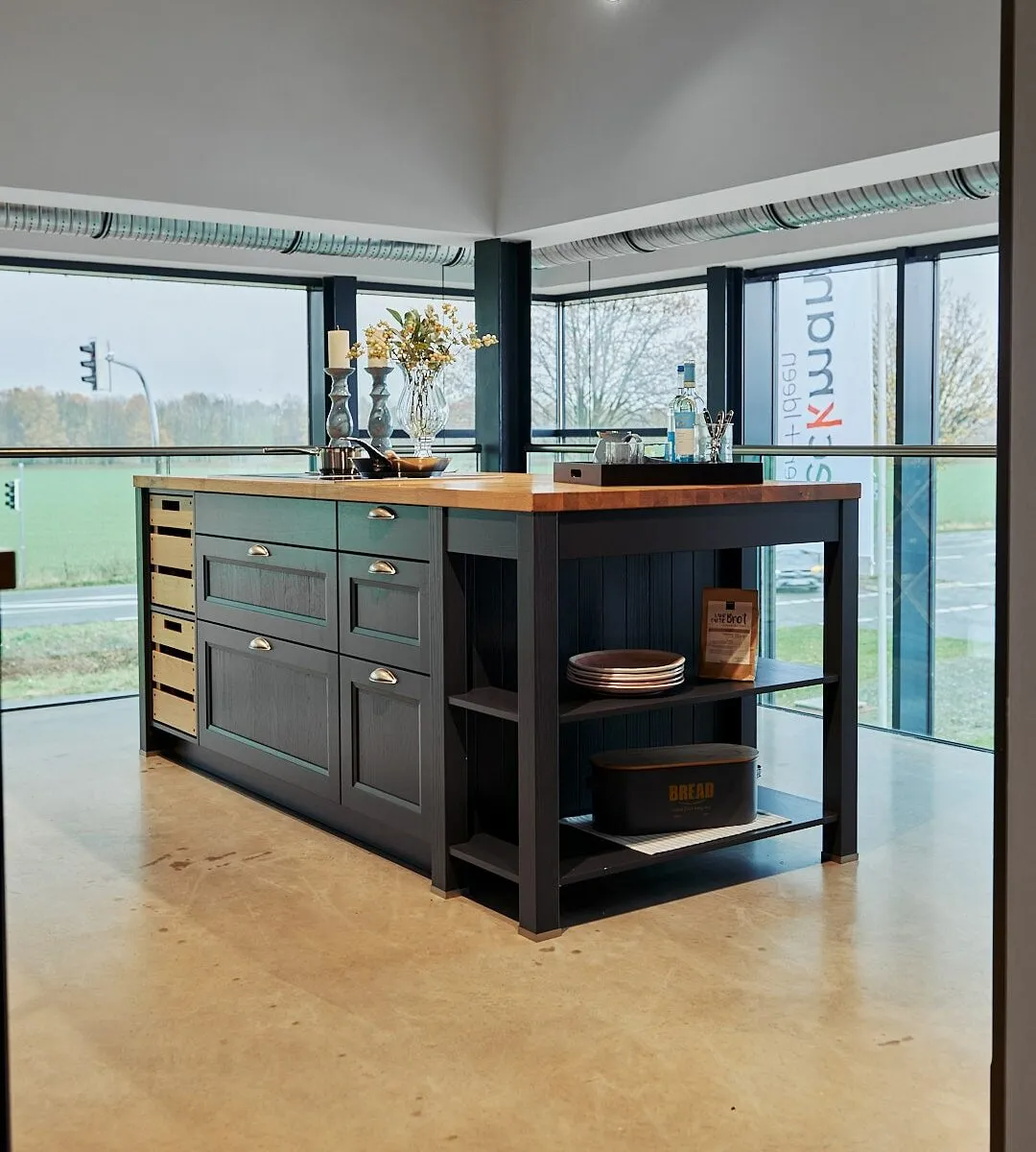 Showroom 10